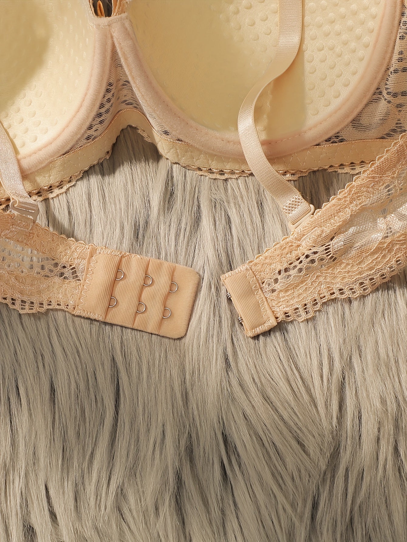 Moslashuvchan kamar bilan ochiq ko'krakli bralett to'plami issiq yoz kunlari uchun ayollar ichki kiyimi