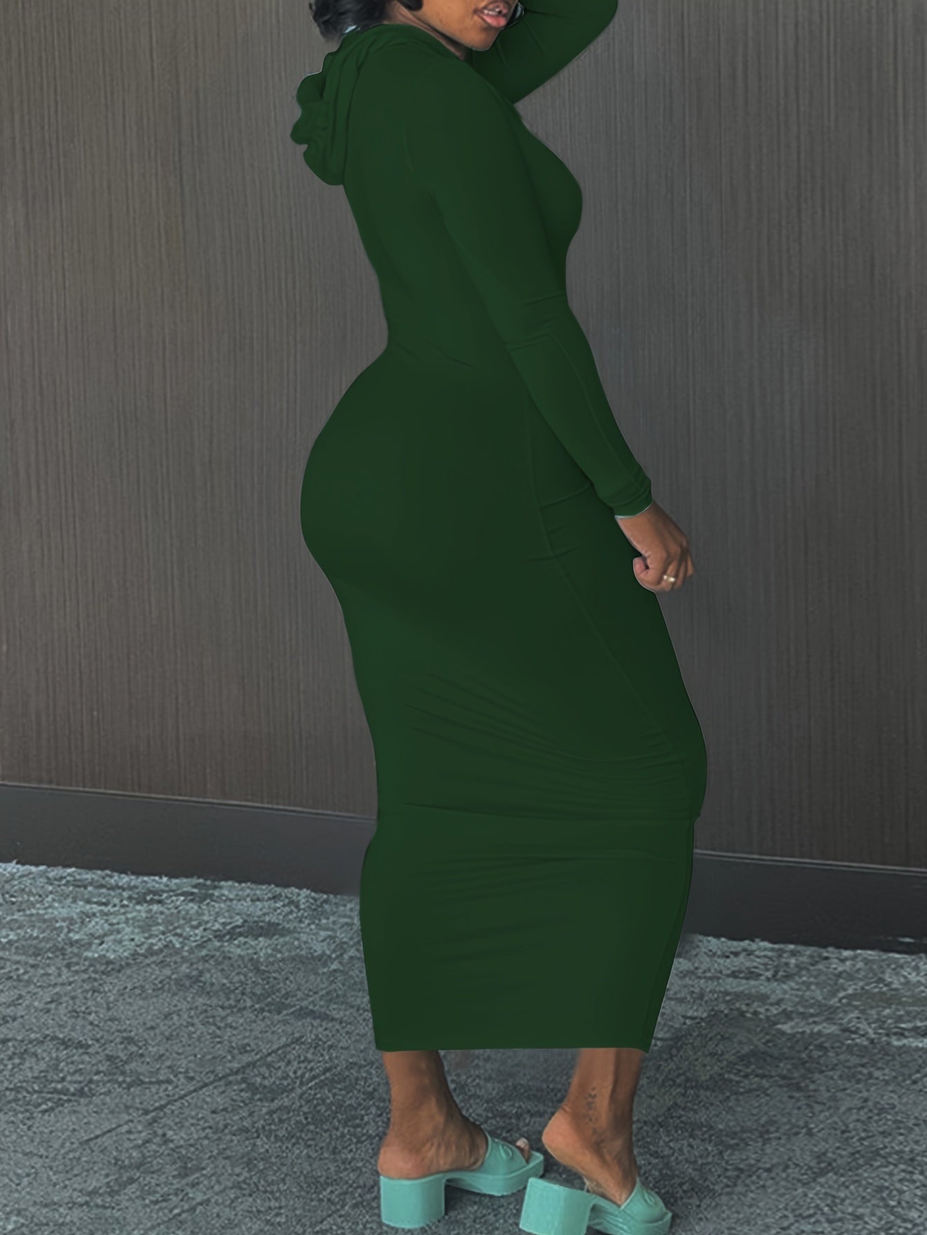 Vestido casual de mujer con capucha, manga larga y cordón en color sólido