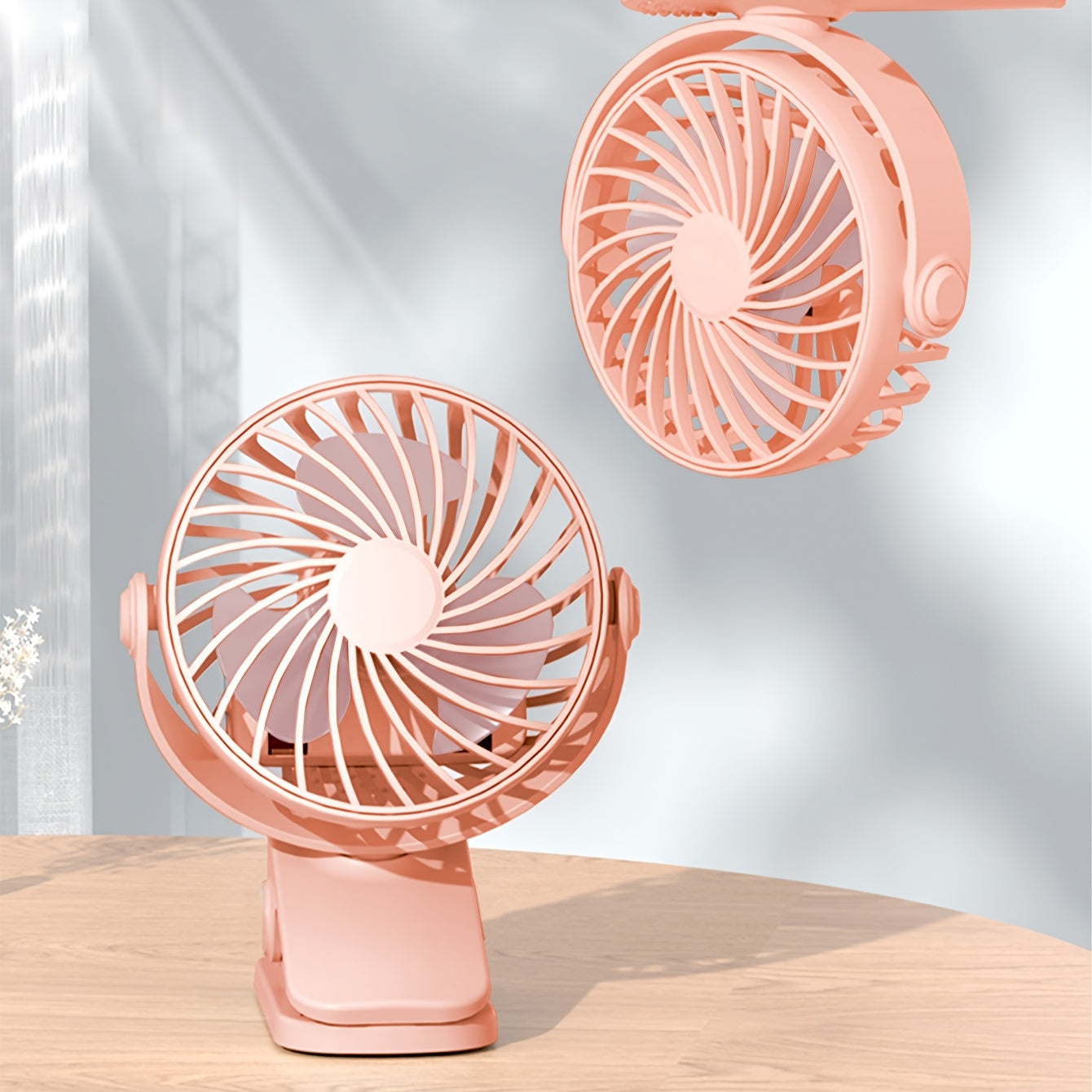 3 tezlik sozlamali, qayta to'ldiriladigan batareyali, kompakt va yengil dizaynga ega portativ USB stol fan, uy ofisi yoki sayohat uchun ideal, pushti rangda.