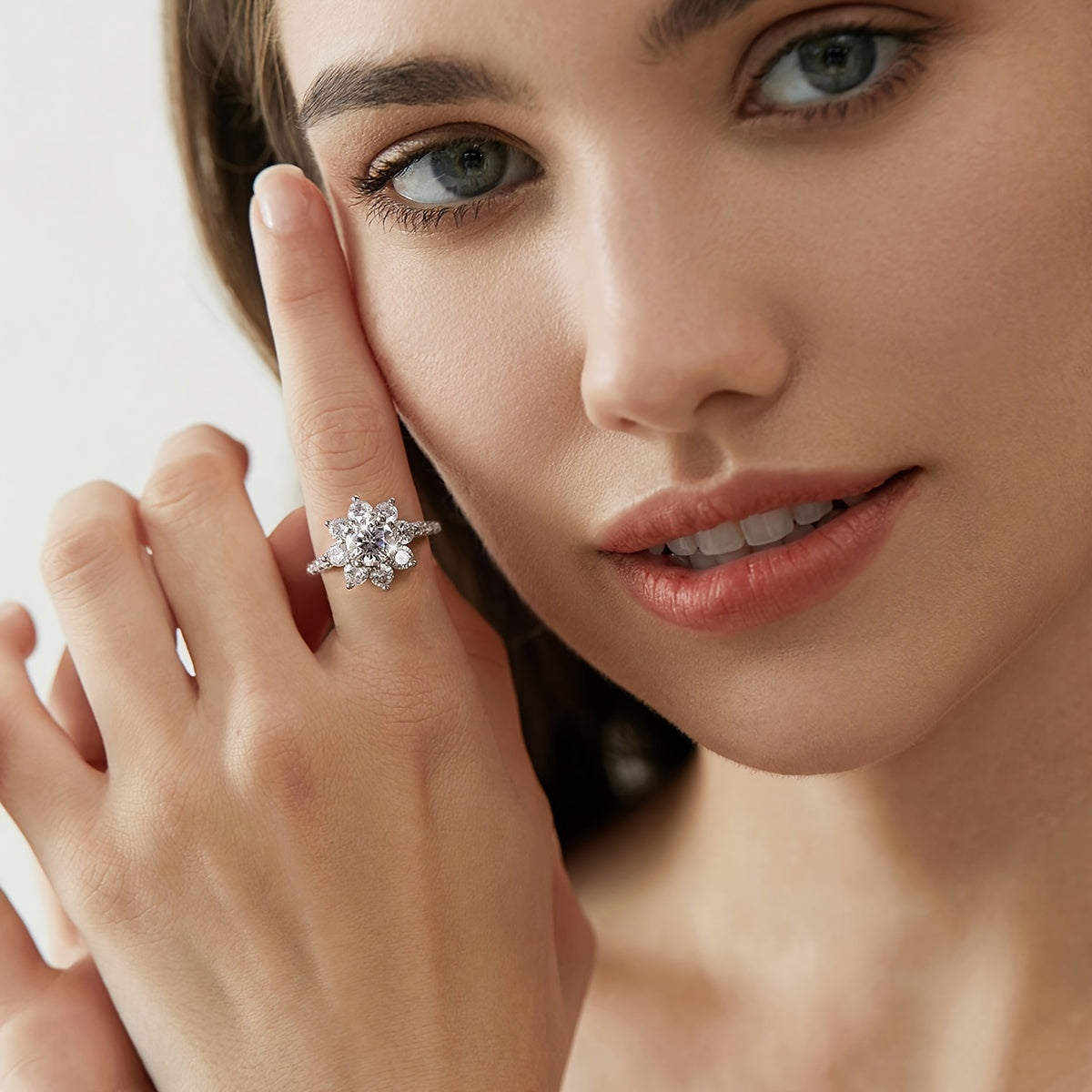 Ayollar uchun hashamatli abadiy yubiley zargarlik sovg'asi: 925 sterling kumushdan tayyorlangan, nafis 1CT moissanite klaster to'y uzuk, gippoallergen porloq va'da uzuki