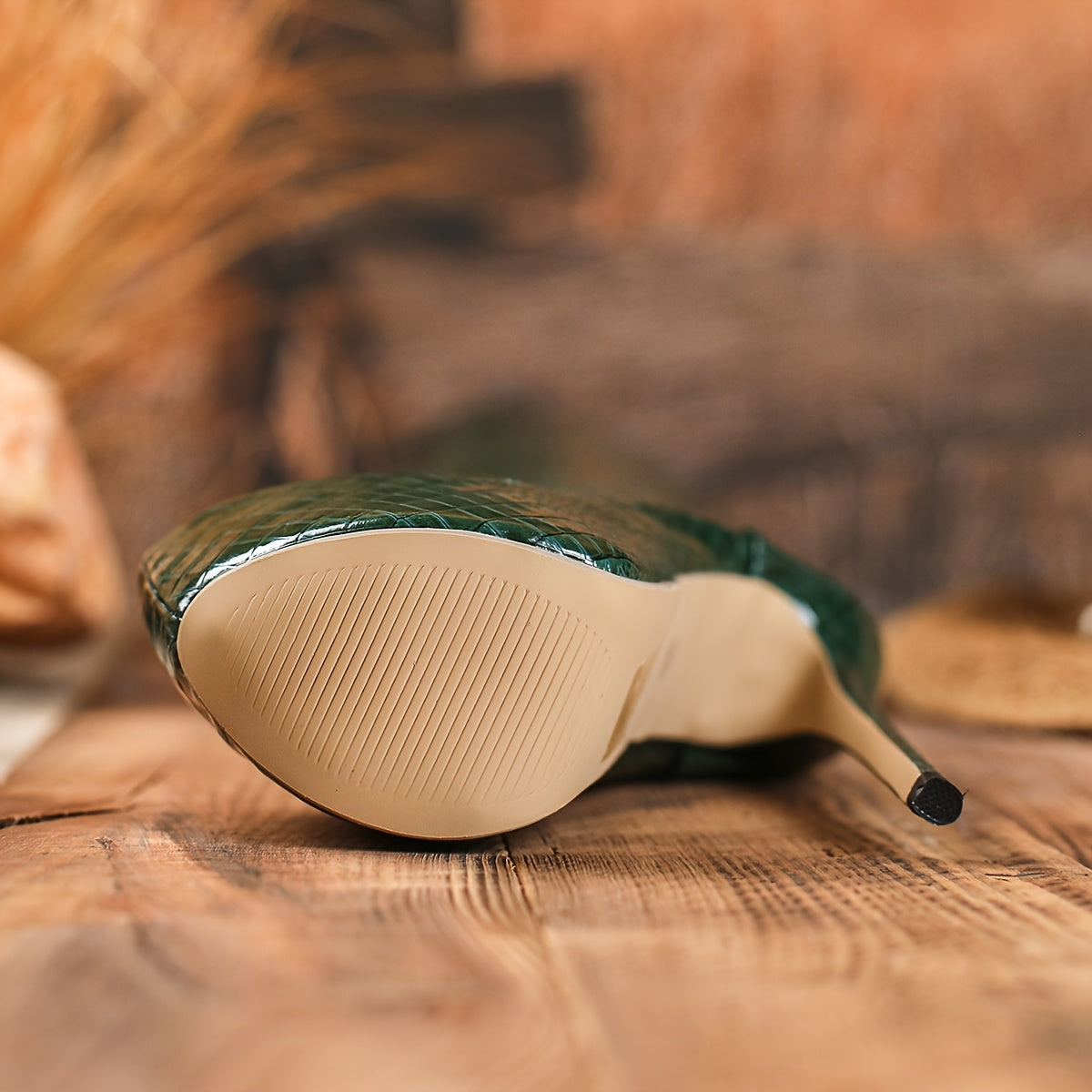 Женские ботинки на платформе с острым каблуком и молнией из текстуры крокодила цвета изумрудный зеленый