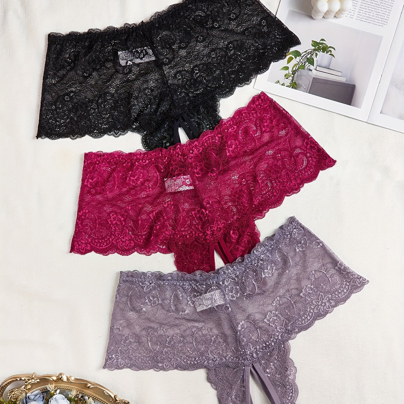 Ayollar uchun kattaroq o'lchamdagi gullik chiroyli tikanli ochiq qovurg'a o'rta belli ichki kiyimlar, 3 ta paket