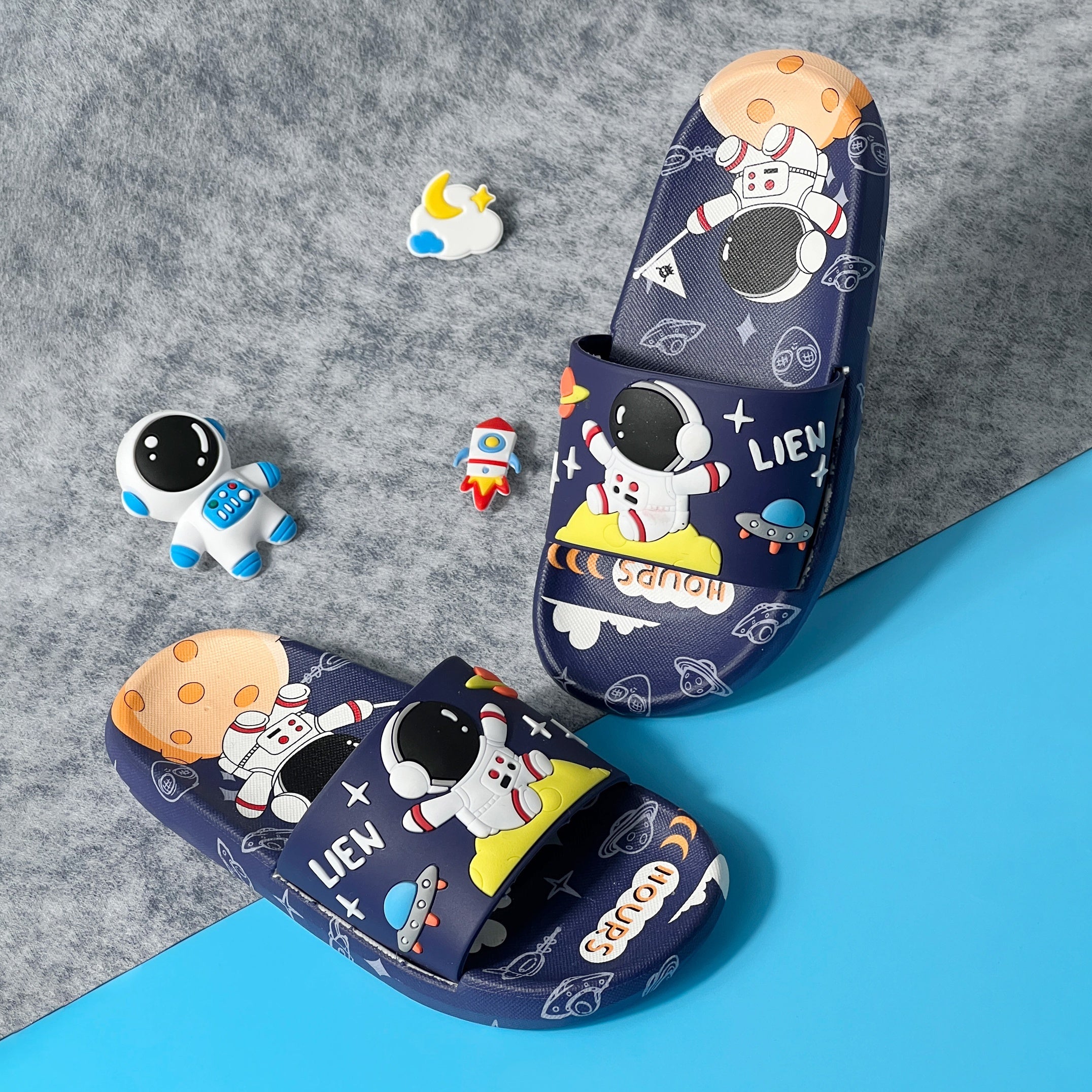 Kids Casual Cartoon Spaceman Slippers Non-Slip Lightweight Indoor Vacation Shoes