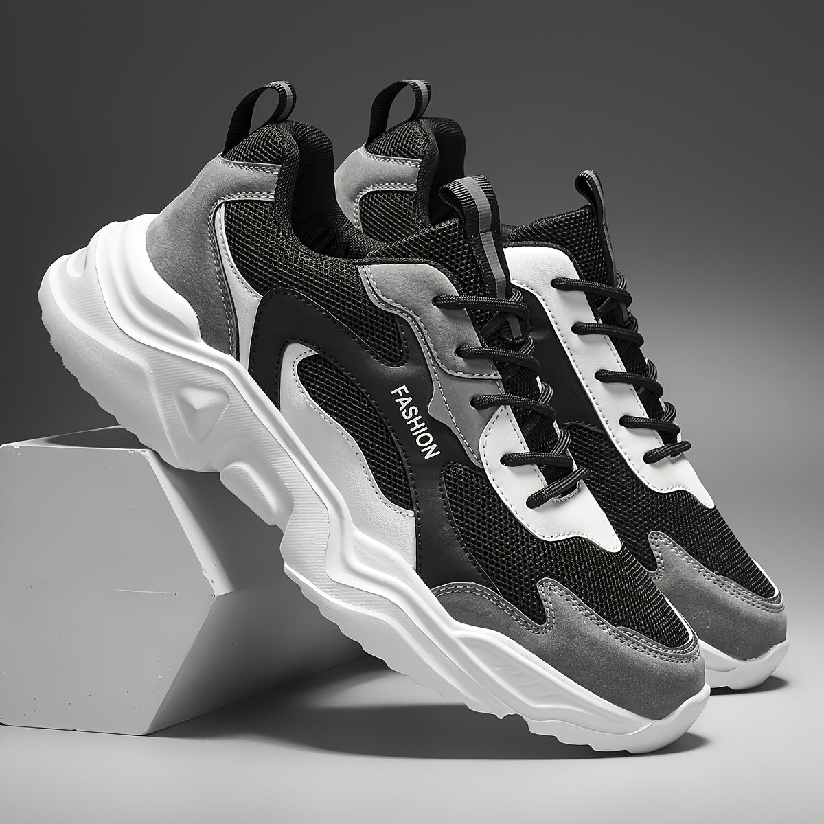 Men's Black and White Gradient Laser Pattern Sneakers Breathable Mesh Low-Top Casual Running Shoes