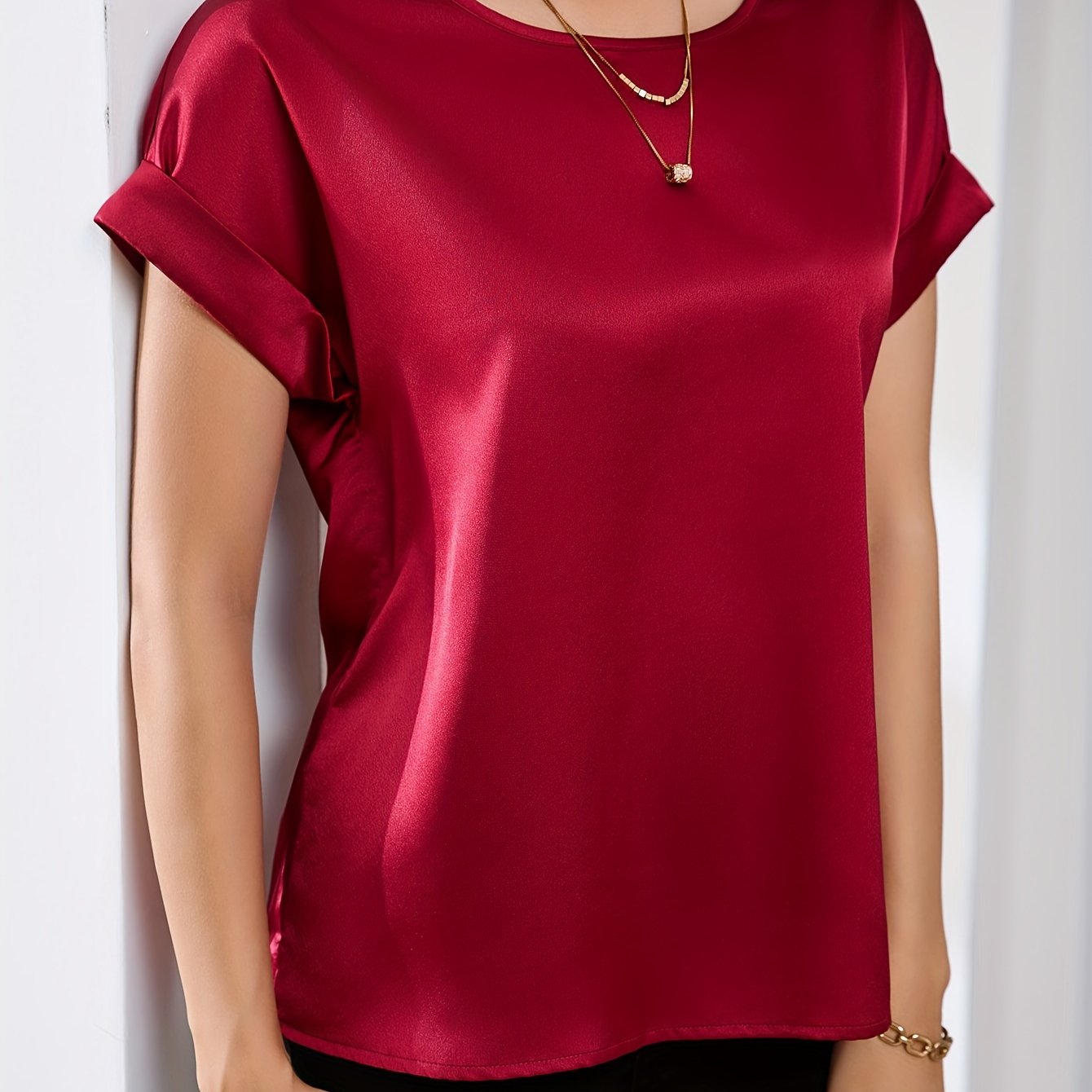 Short-Sleeve Polyester Crew Neck T-Shirt for Women Spring Summer Solid Color Elegant