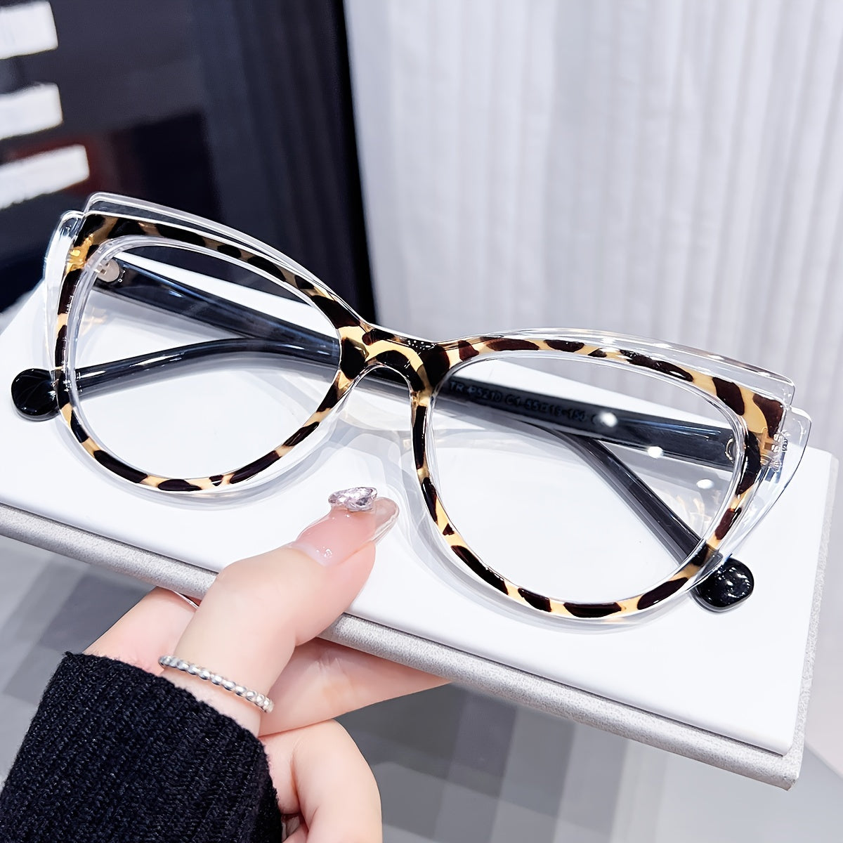 Ayollar uchun vintage mushuk ko'zli o'qish ko'zoynaklari, AC linzalari, plastik ramka, shaffof dizayn, kattalashtirish +1.0 dan +4.0 gacha, anti-tuman mato bilan birga.