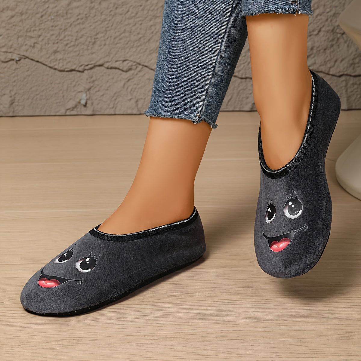 Women's Slip-On Slippers Breathable Fabric Soft Sole Indoor Outdoor Shoes