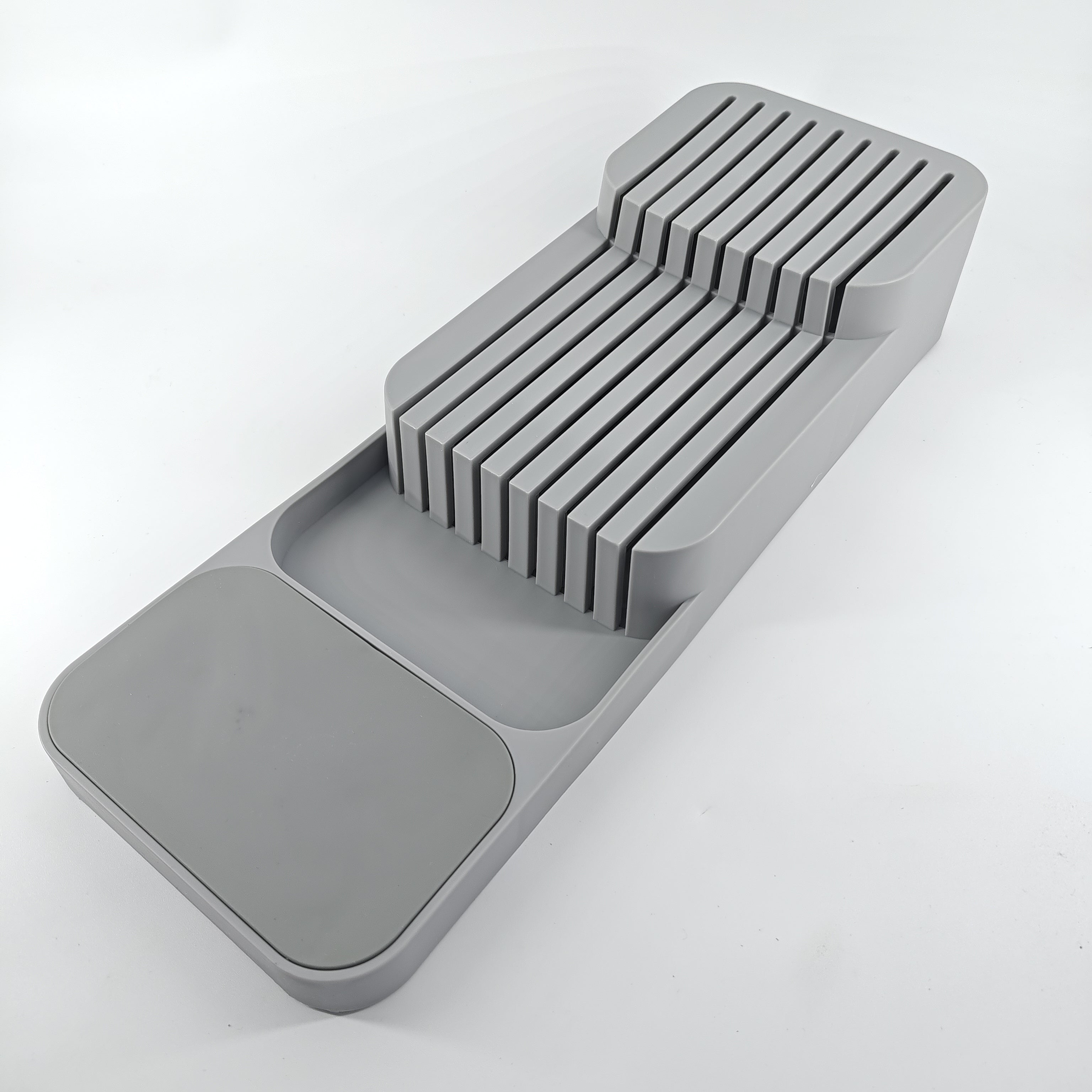 Организуйте свою кухню с помощью 1-секционного лотка для ножей — вмещает 9 ножей и помещается в любой ящик. Идеальное решение для хранения ножей!