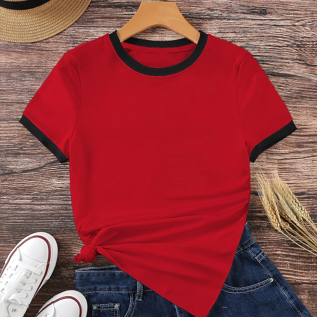 Yevropa va Amerika bozorlariga mo'ljallangan rang-blokli ayollar uchun yumaloq bo'yinli futbolka.