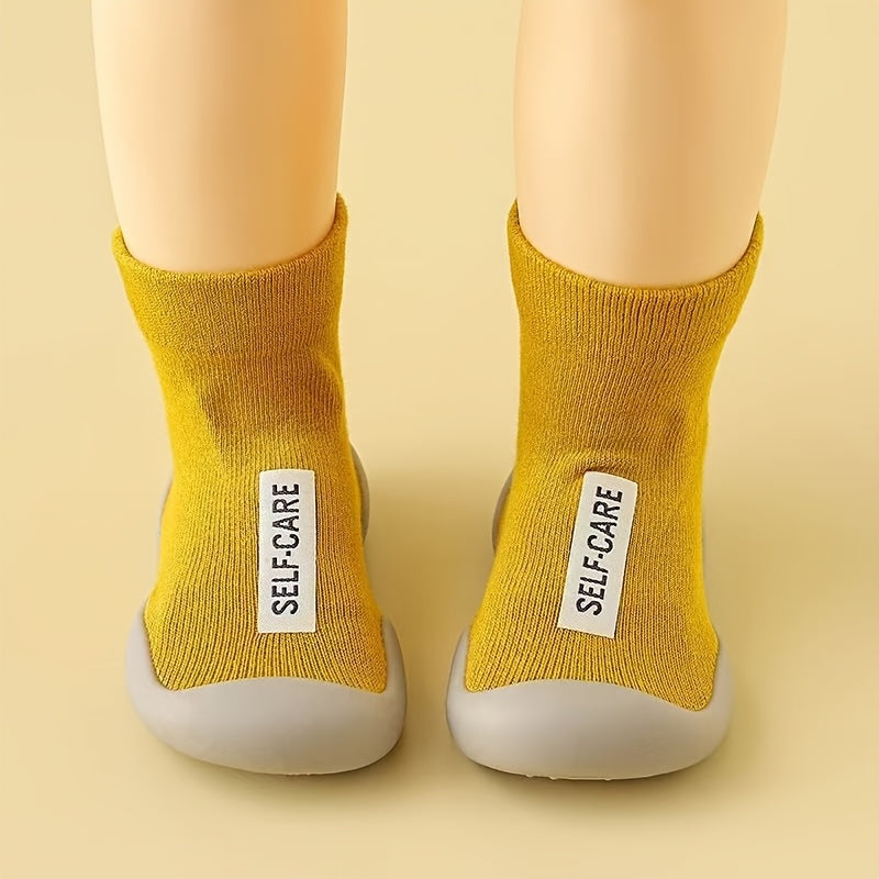 Kichkina bolalar uchun qattiq kauchuk taglikli, toʻqilgan va bir rangli, oyoq kiyimlari uchun yopiladigan, bolalar va qizlar uchun polni himoya qiluvchi qattiq poyabzal