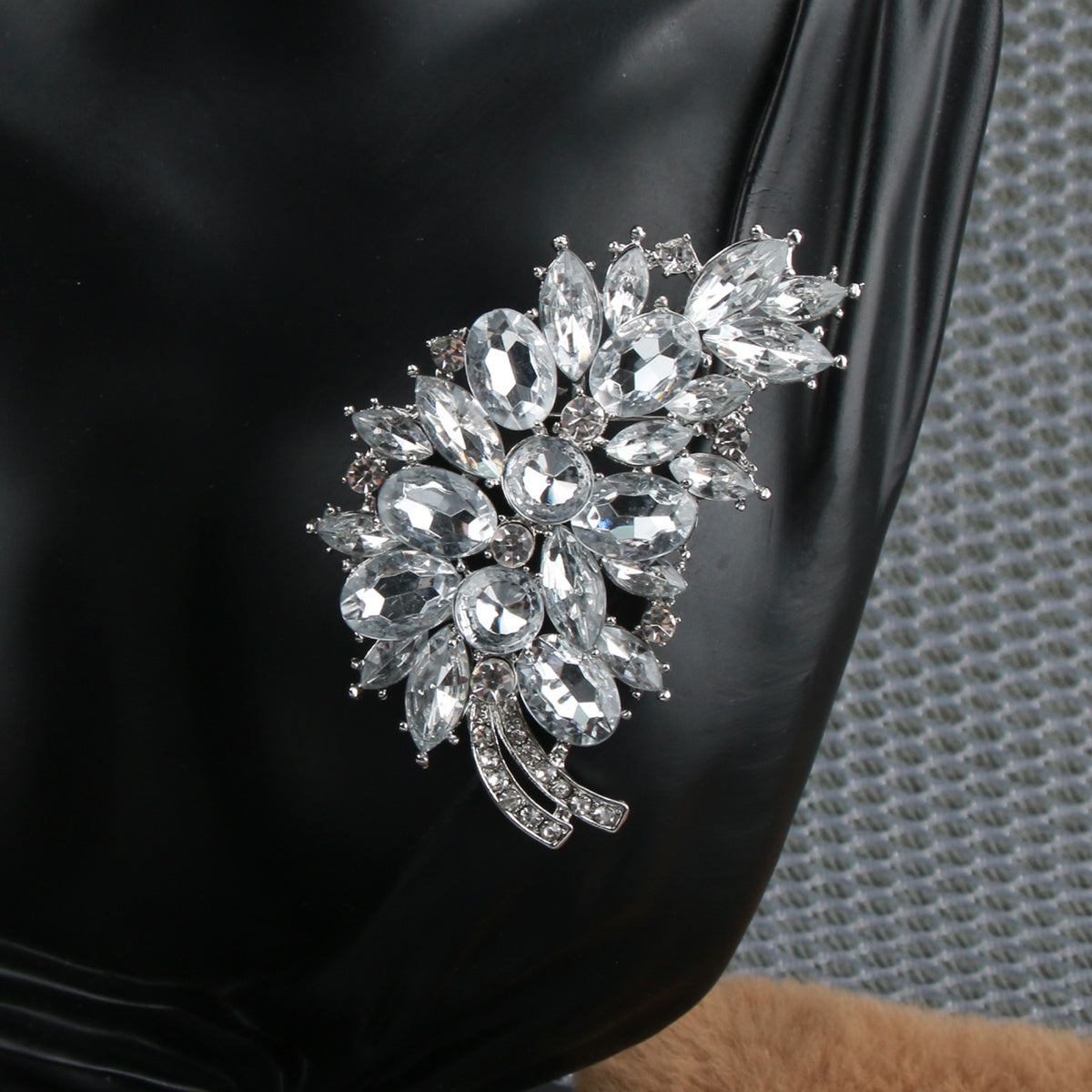 Women’s Rhinestone Enamel Brooch Irregular Shape Cartoon Cuteness Fashion Lapel Pin