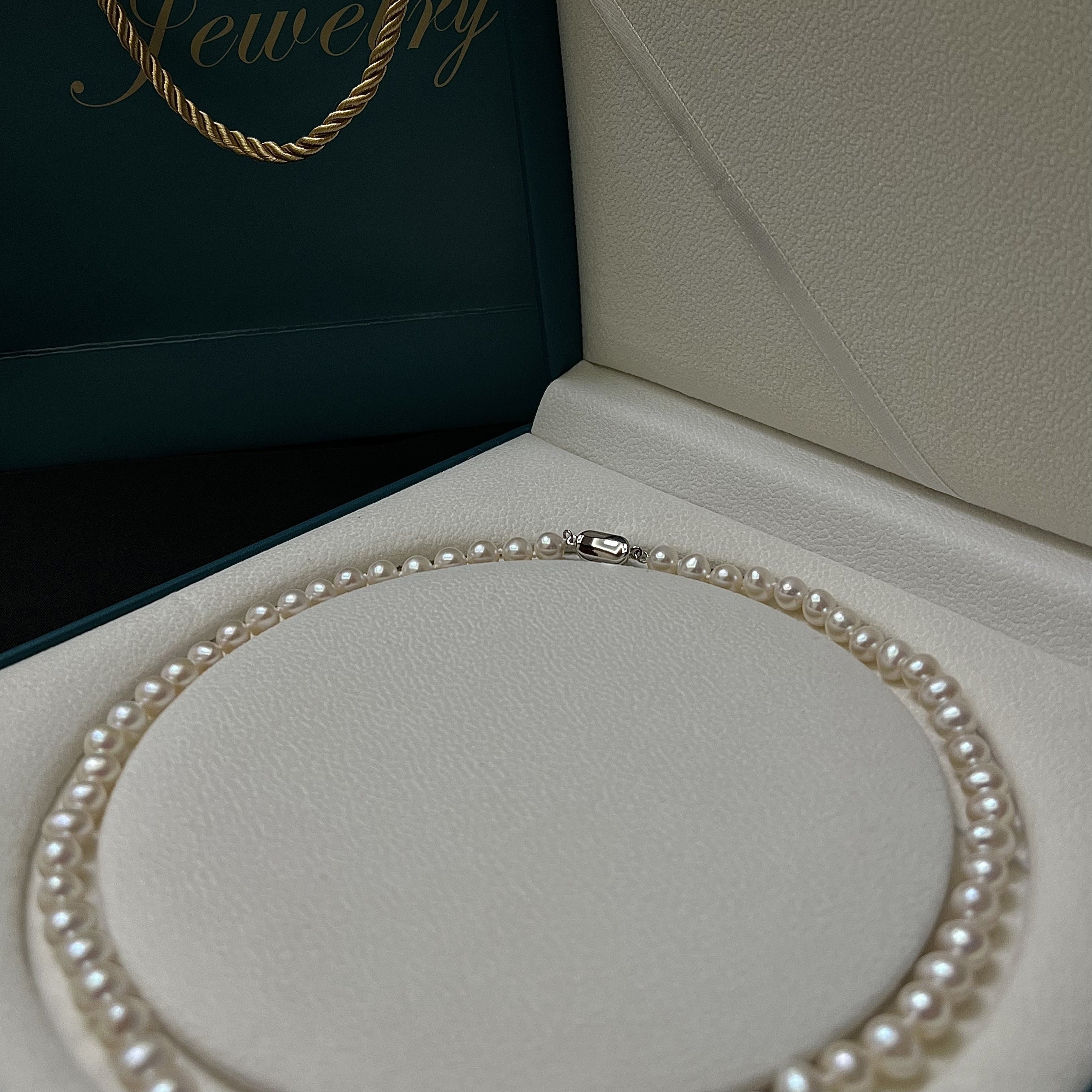 Women’s Freshwater Pearl Necklace 6.3-7.3mm Semi-Oval Luster 45cm Silver Clasp