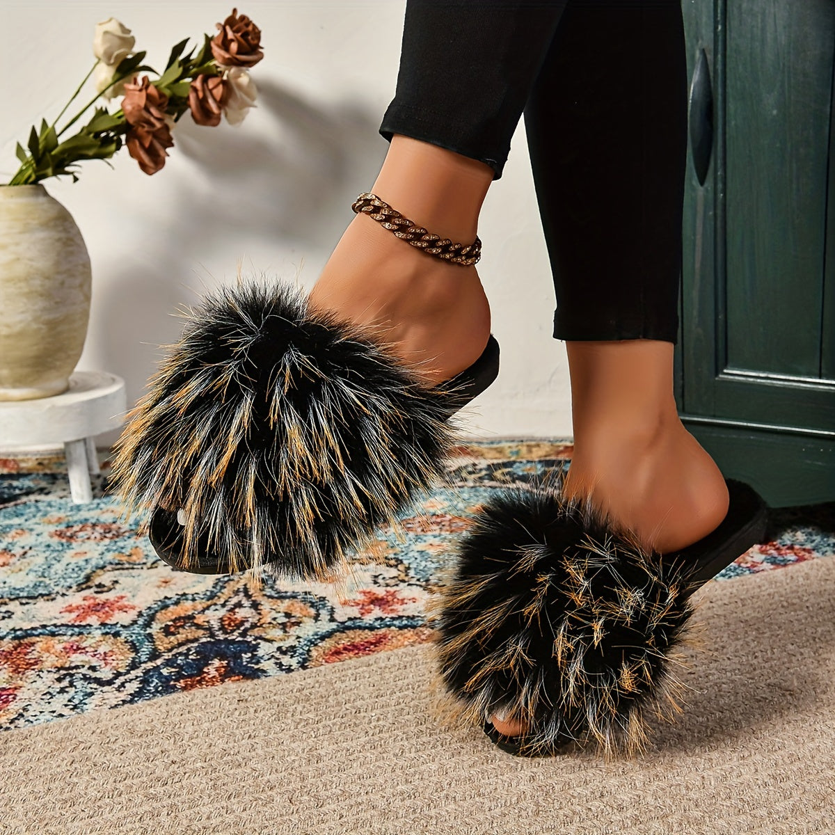 Ayollar uchun mo'ljallangan mo'rt faux junli slaydlar ichki choyshablar, sirpanmaydigan TPR, yozgi