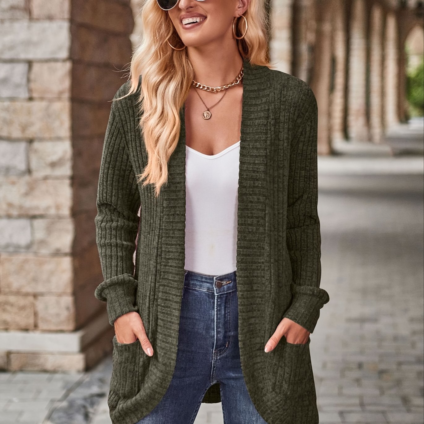 Ayollar uchun bir rangli ribli trikotaj kardigan, cho'ntaklar bilan, uzun qo'lli tashqi kiyim