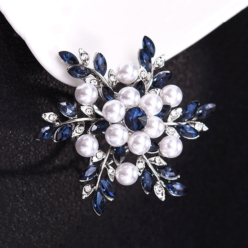 Snowflake Crystal Brooch for Men and Women Elegant High-End Jewelry Christmas Festival