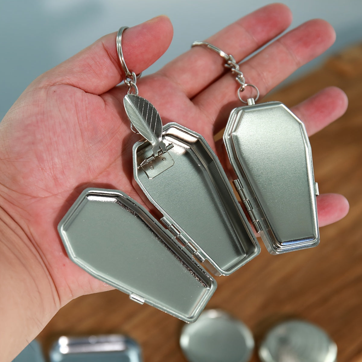 Unisex Stainless Steel Keychain Ashtray Glossy Chrysanthemum Sun Pattern