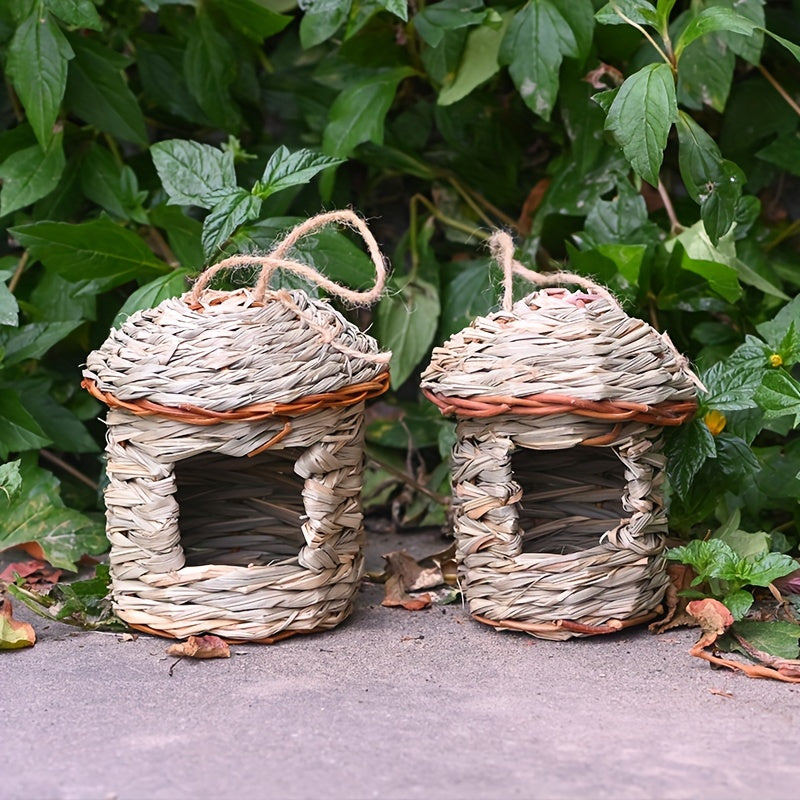 Handmade Straw Birdhouse for Garden Decor Attracts Various Bird Species