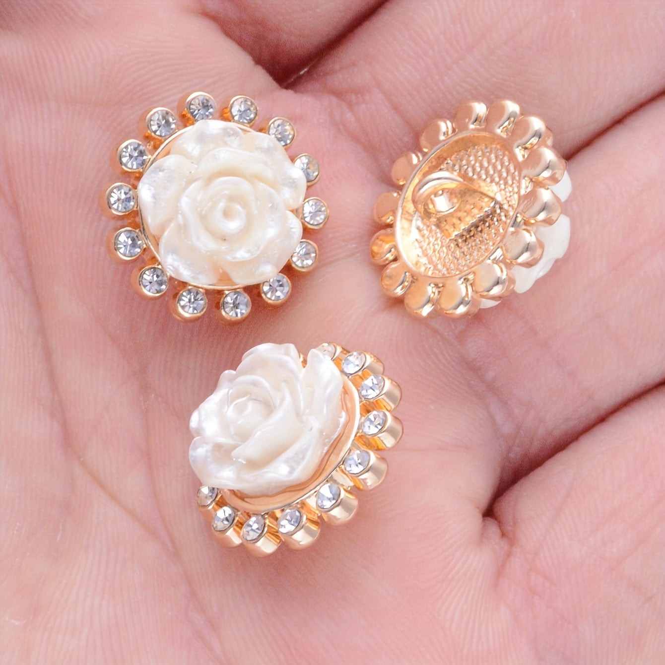 Five-Pack Round Flower Buttons with Rhinestones Alloy Decorative Pins for Clothing and DIY Accessories