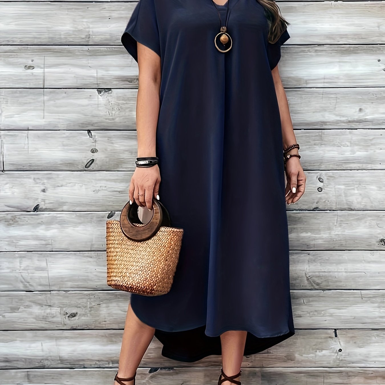 Plus Size Women's Solid V-Neck Short Sleeve Curved Hem Dress