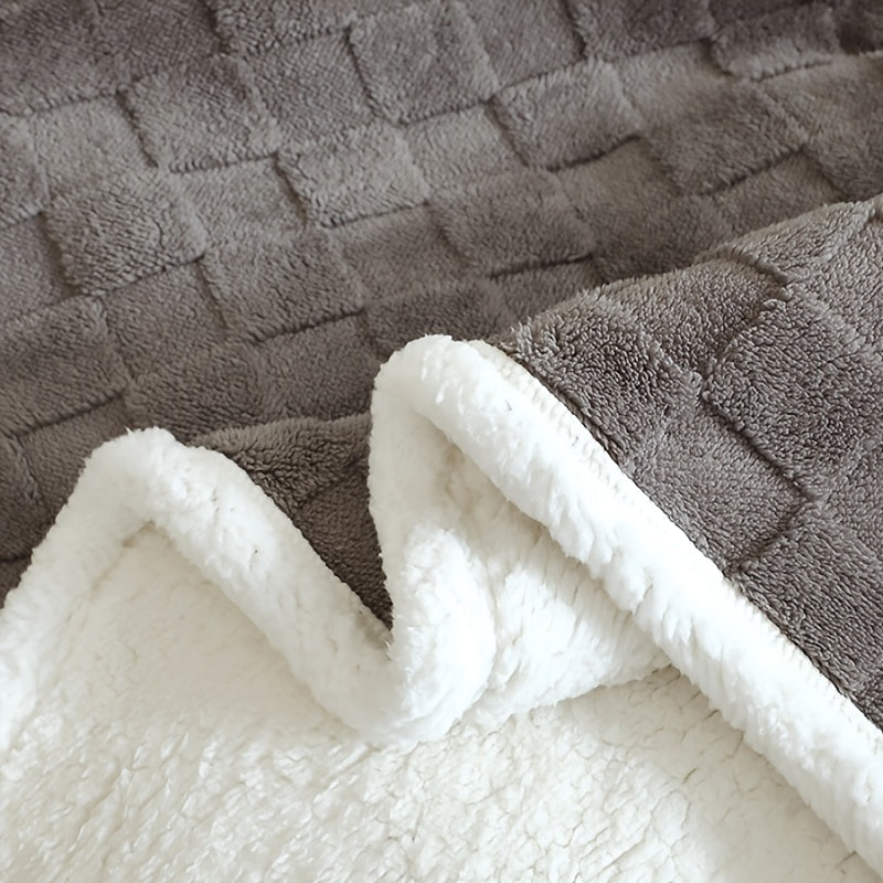 Grey Plaid Polyester Comforter All-Season Bed Blanket for Bed Sofa Office