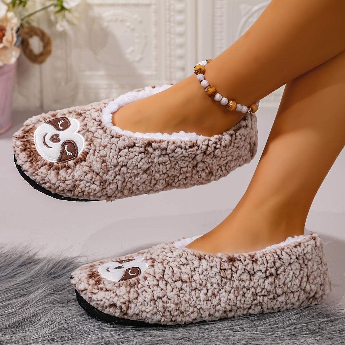 Ayollar uchun qulay Squirrel Slip-On shlyapki yumshoq mato, sirpanmaydigan tag, uy uchun