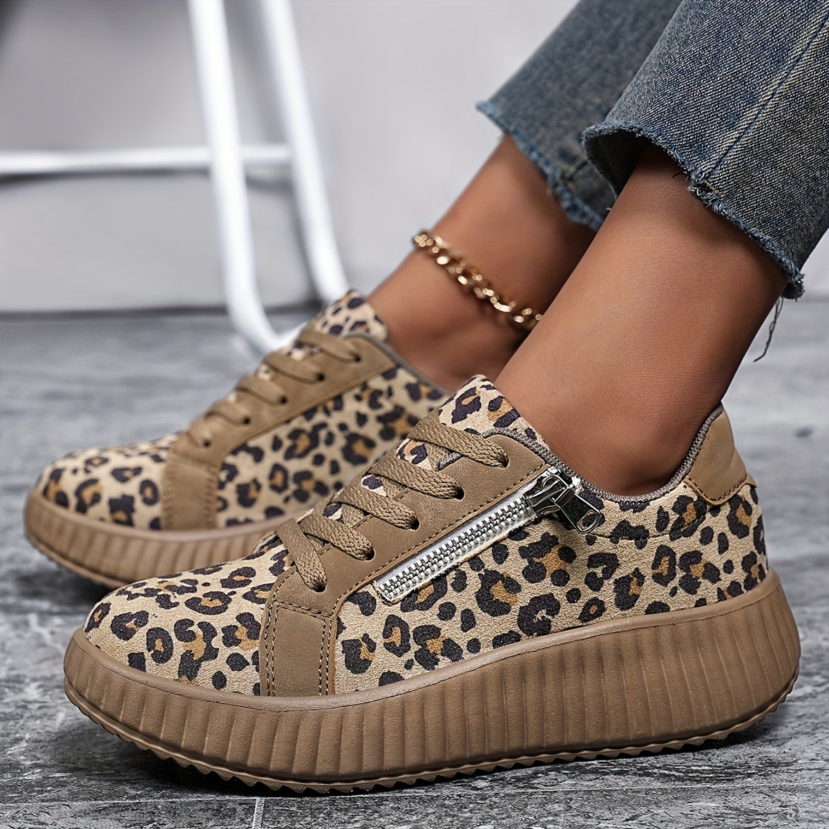Women's Leopard Print Casual Sneakers Breathable EVA Sole Low-Top Walking Shoes