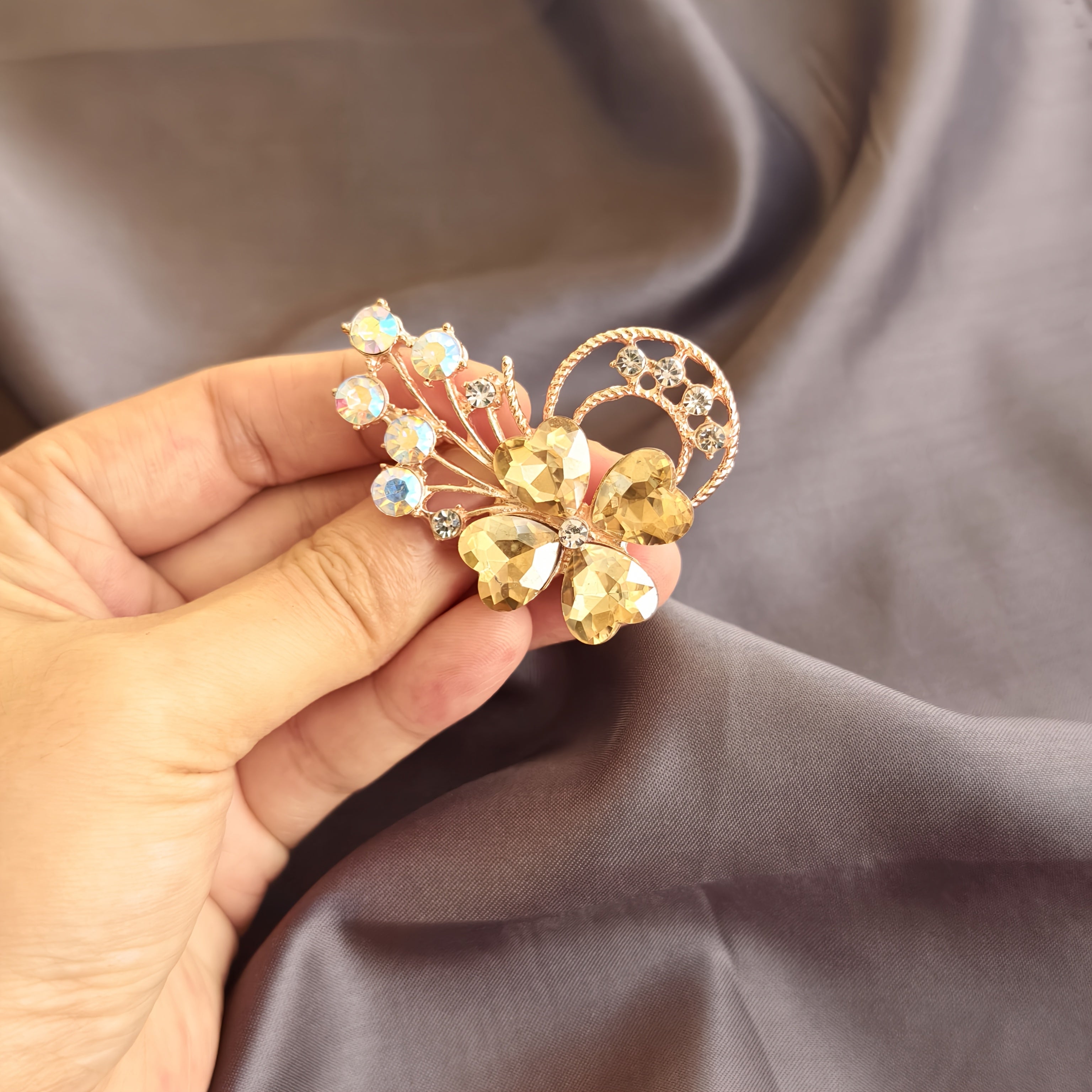 Elegant Silver Brooch with Flying Four-Leaf Clover Rhinestones and Glass Crystals for Daily Wear and Occasions