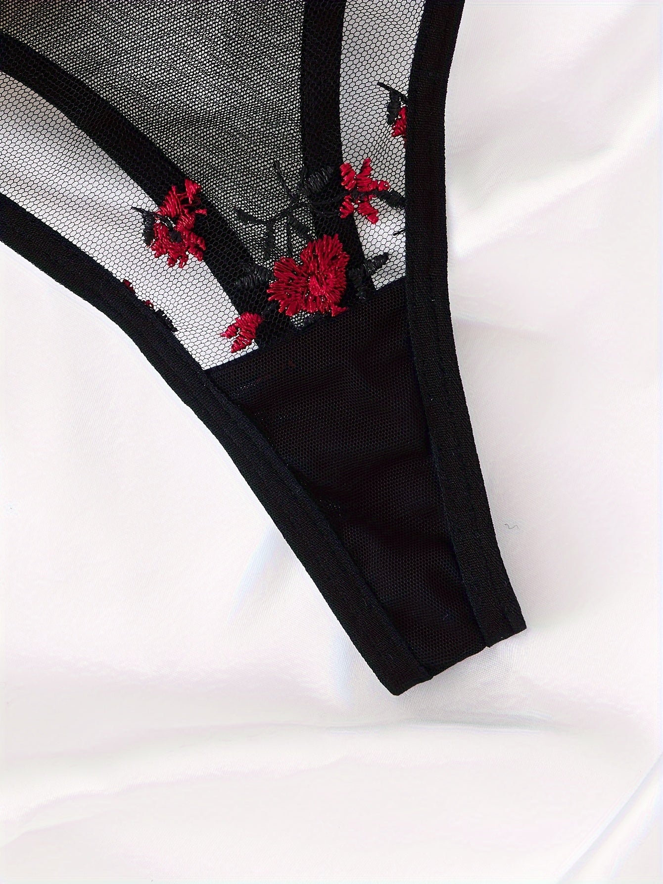 Gul naqshli to'qima kamzul va thong to'plami, Ayollar uchun jozibali ichki kiyim