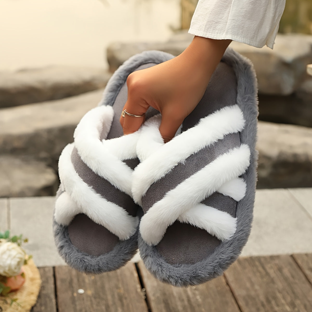 Women's Faux Furry Indoor Slippers Soft Sole Casual Floor Slippers