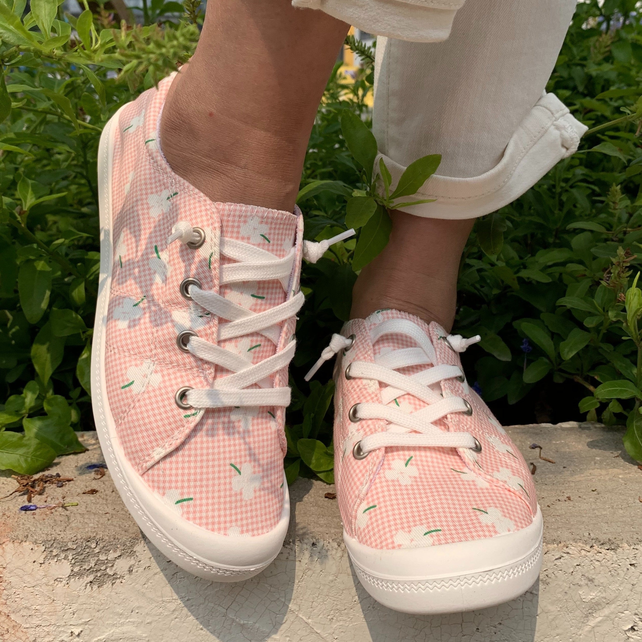 Women's Floral Print Canvas Shoes Low Top Flat Sneakers Soft Sole Comfortable