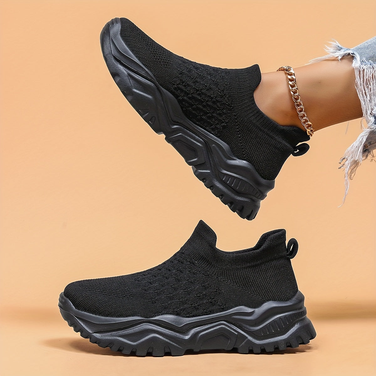 Ayollar uchun nafas oladigan tarmoqli slip-on krossovkalar oq rangda, kundalik sport poyabzali