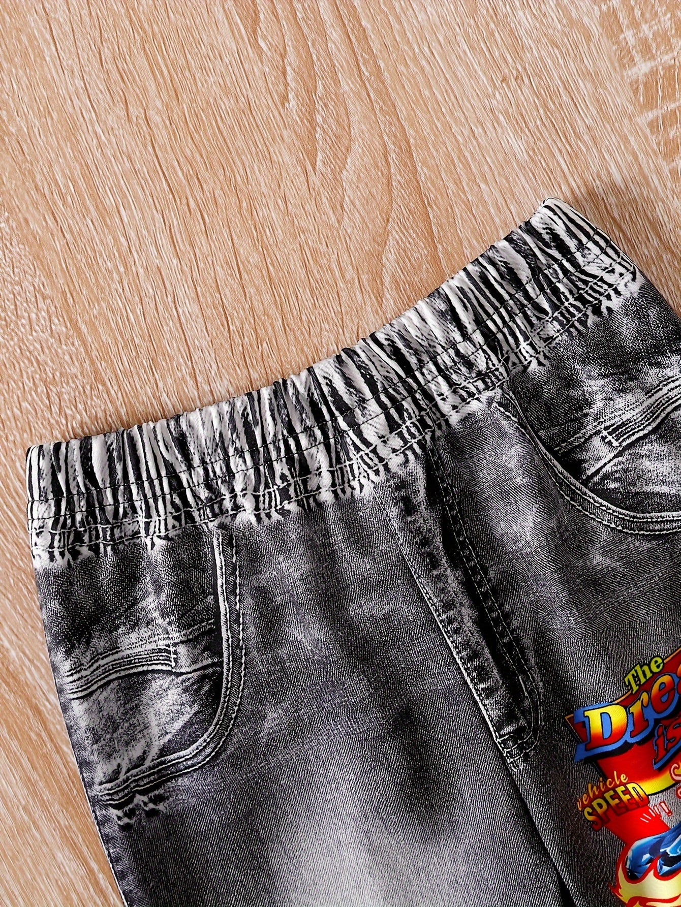 Boy's 2-Piece Race Car Pattern Casual Set for Spring and Fall with Long Sleeve Top and Pants