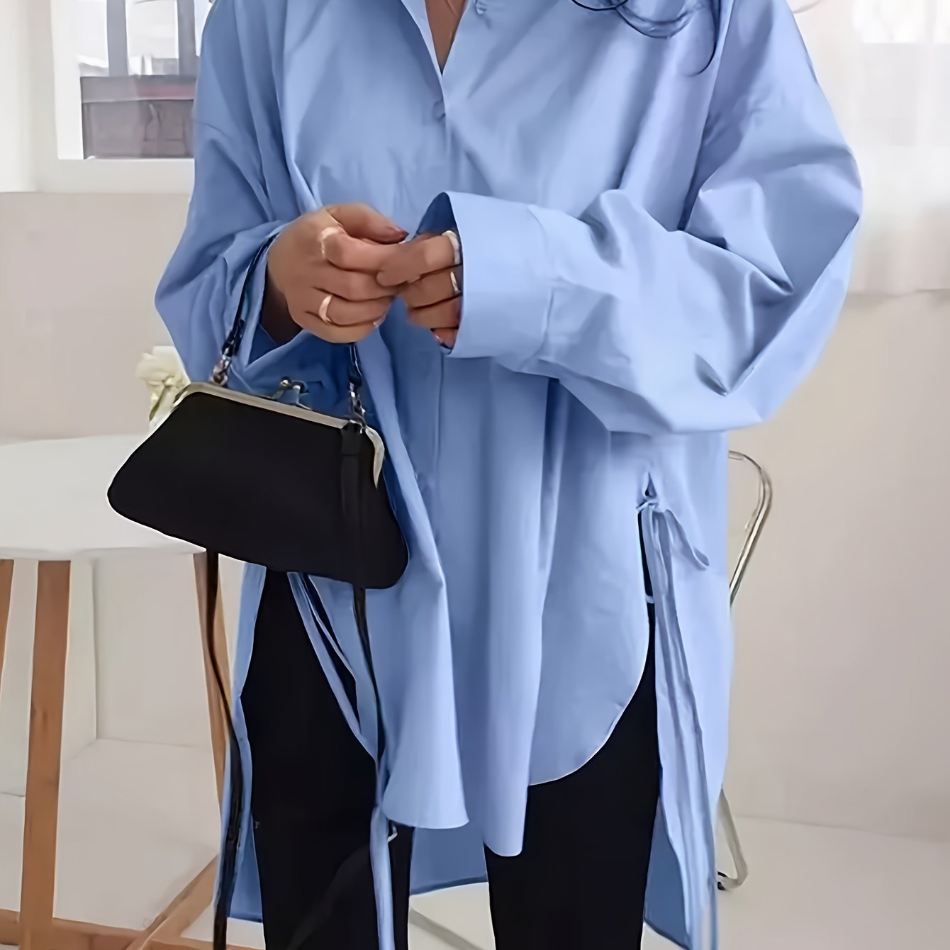 Yoz uchun mo'ljallangan, plus o'lchamdagi ayollar uchun, pastki qismi egilgan, zamonaviy bog'ichli tugmachali ko'ylak.