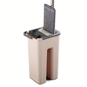 Ushbu tekis mopu qo'llaringizni ishlatmasdan oson siqish uchun maxsus ishlab chiqilgan. U chelak tizimi va nam va quruq tozalash uchun ikkita yuviladigan mikro tolali mop bilan birga keladi, bu esa uni uyda turli joylarni tozalash uchun mukammal qiladi.