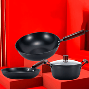 3 ta quyma temir idishlar to'plami: 30.48 sm lik wok, 24.13 sm lik qovurish panasi va 24.13 sm lik sho'rva qozoni, ko'mir yog'och tutqichlari bilan. Ruxdan himoyalangan va yuqori haroratga chidamli, barcha oshpazlik ehtiyojlaringiz uchun mukammal.