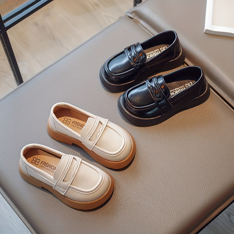 Qizlar uchun klassik Mary Jane poyabzallari, barcha mavsumlar uchun mukammal.