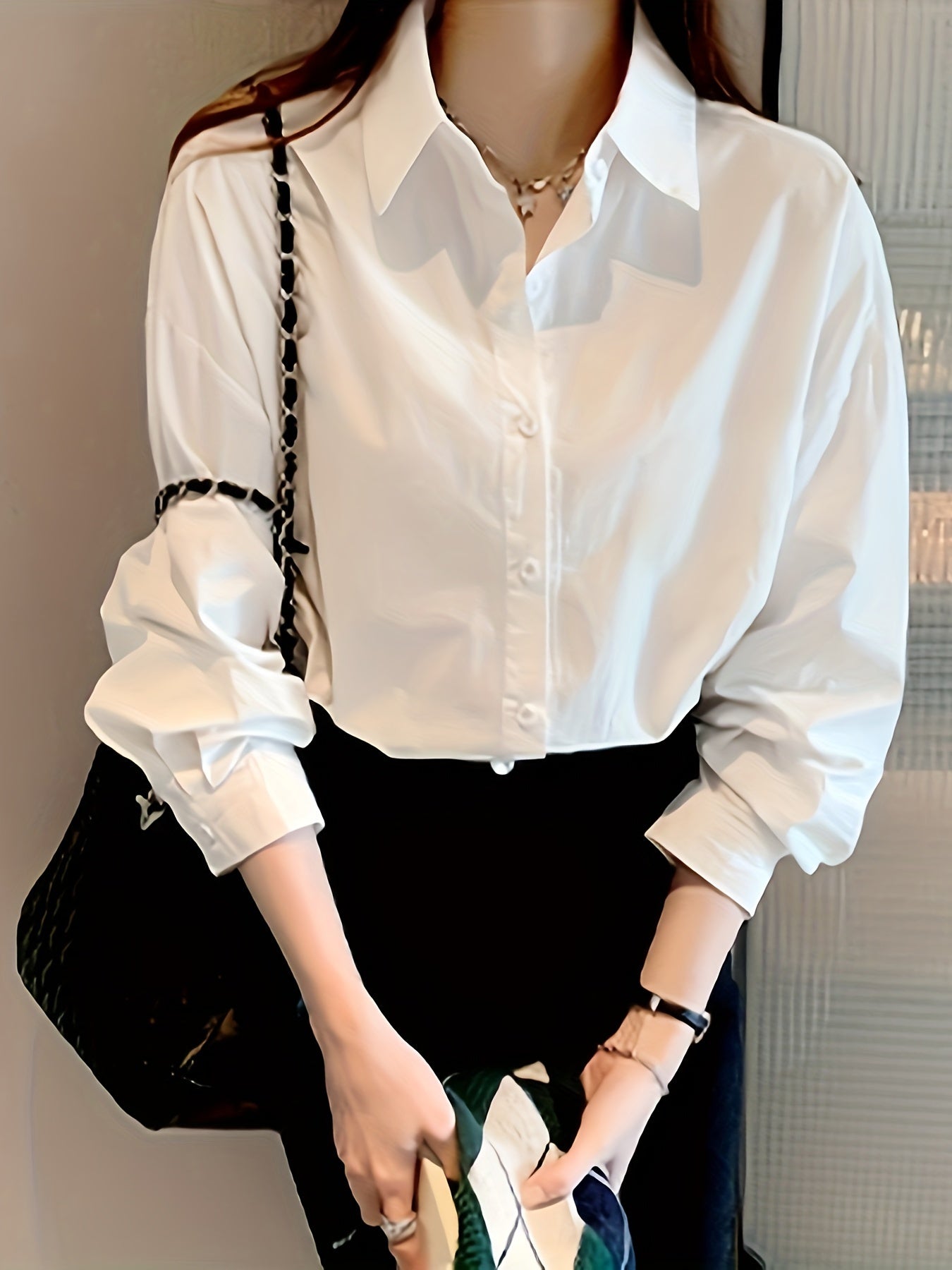 Рубашка с длинными рукавами и лацканами однотонного цвета, идеальна для весны и осени.