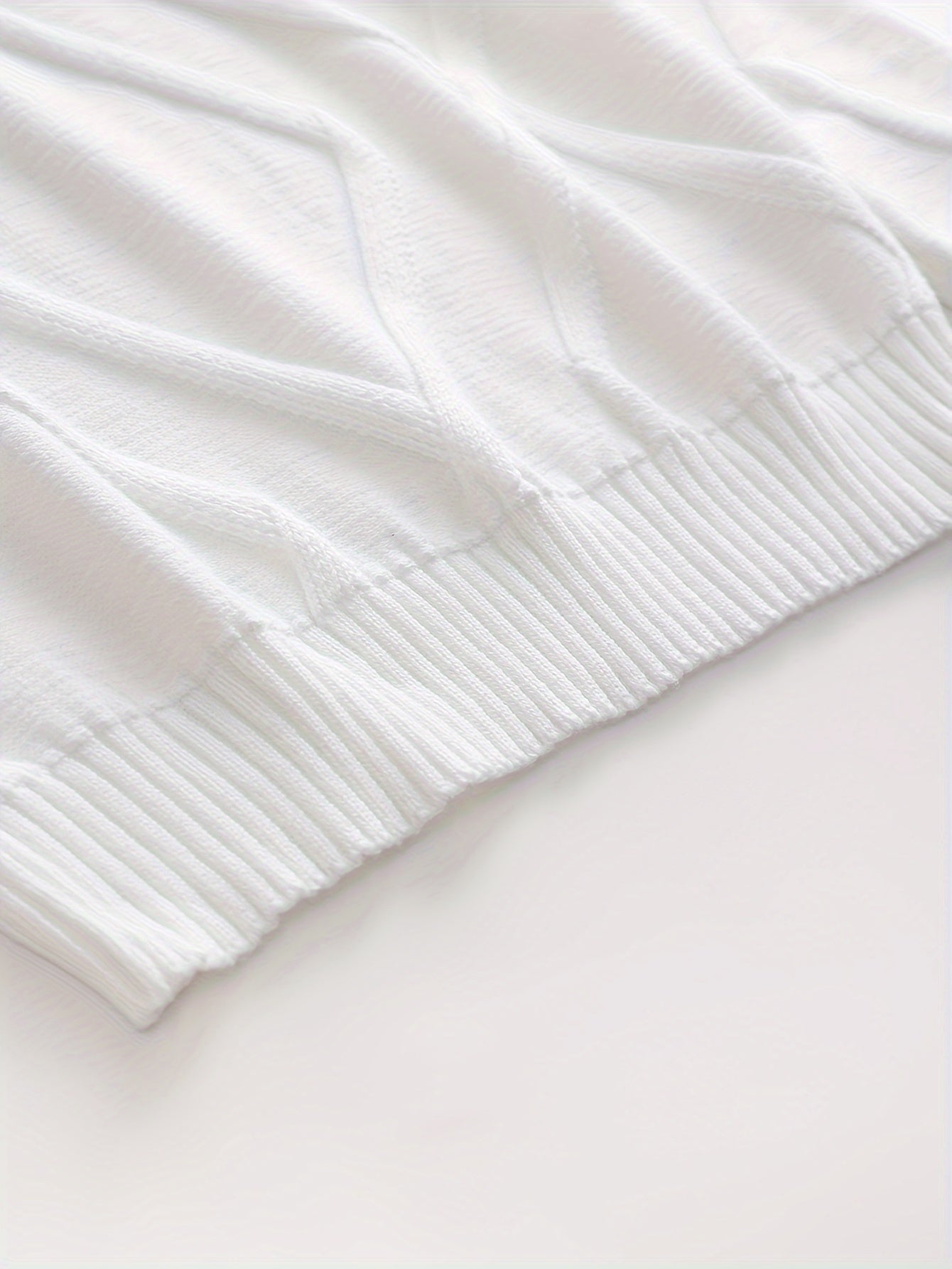 Men's Knit Turtleneck Sweater with Geometric Pattern and High Stretch Fabric