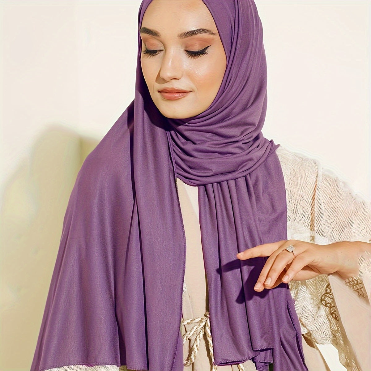 Ayollar uchun yuqori sifatli bir rangli polyester sharf, barcha fasllar va tadbirlar uchun mos, Ramazon uchun qulay.