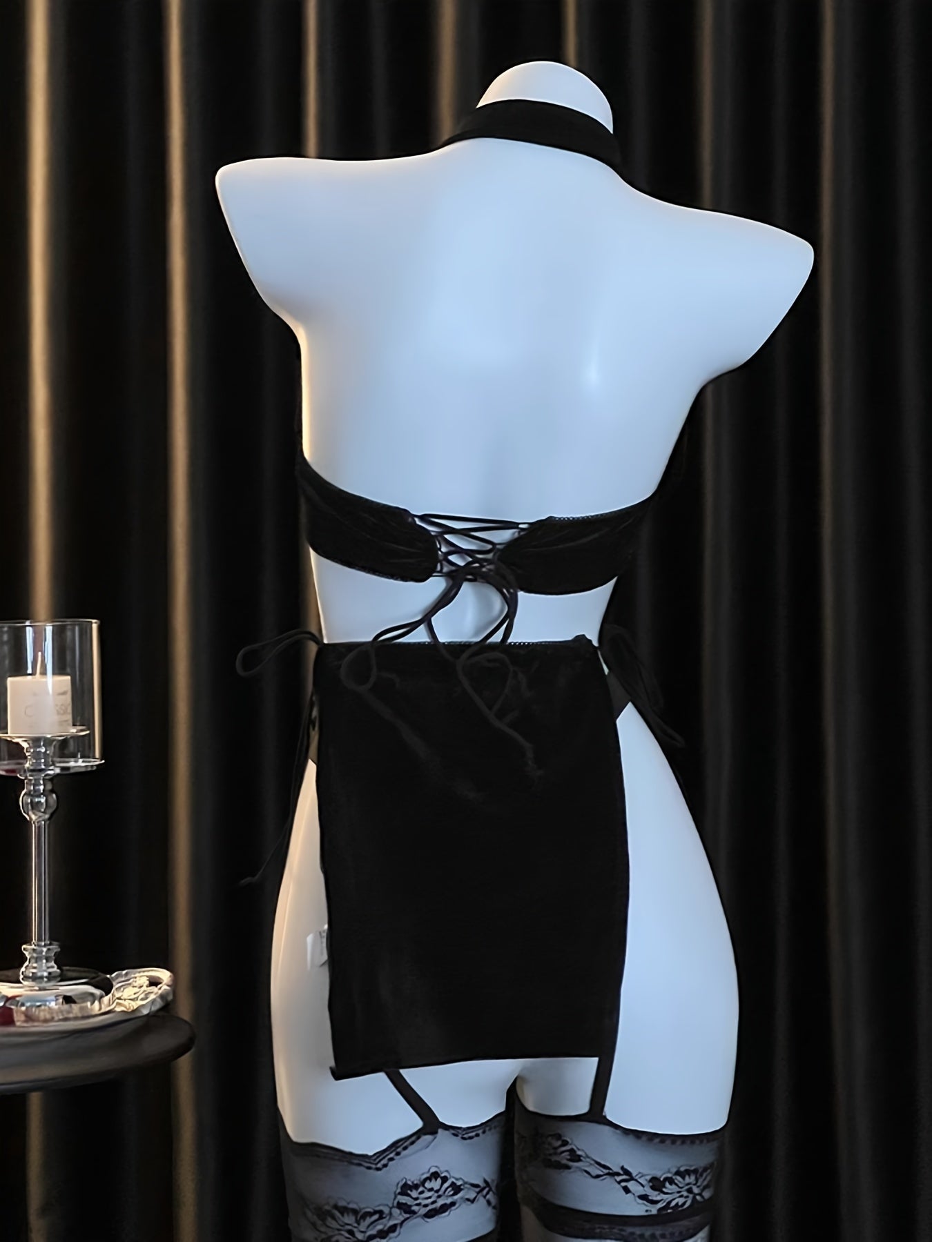 Ayollar uchun yuqori yirtilgan, ip bilan bog'langan tafsilotlari va to'qilgan matosi bo'lgan sexy velur cheongsam bodysuit. 94% polyester va 6% spandeksdan tayyorlangan. Qattiq rang, yostiqsiz, kattalar uchun tunika uslubi va