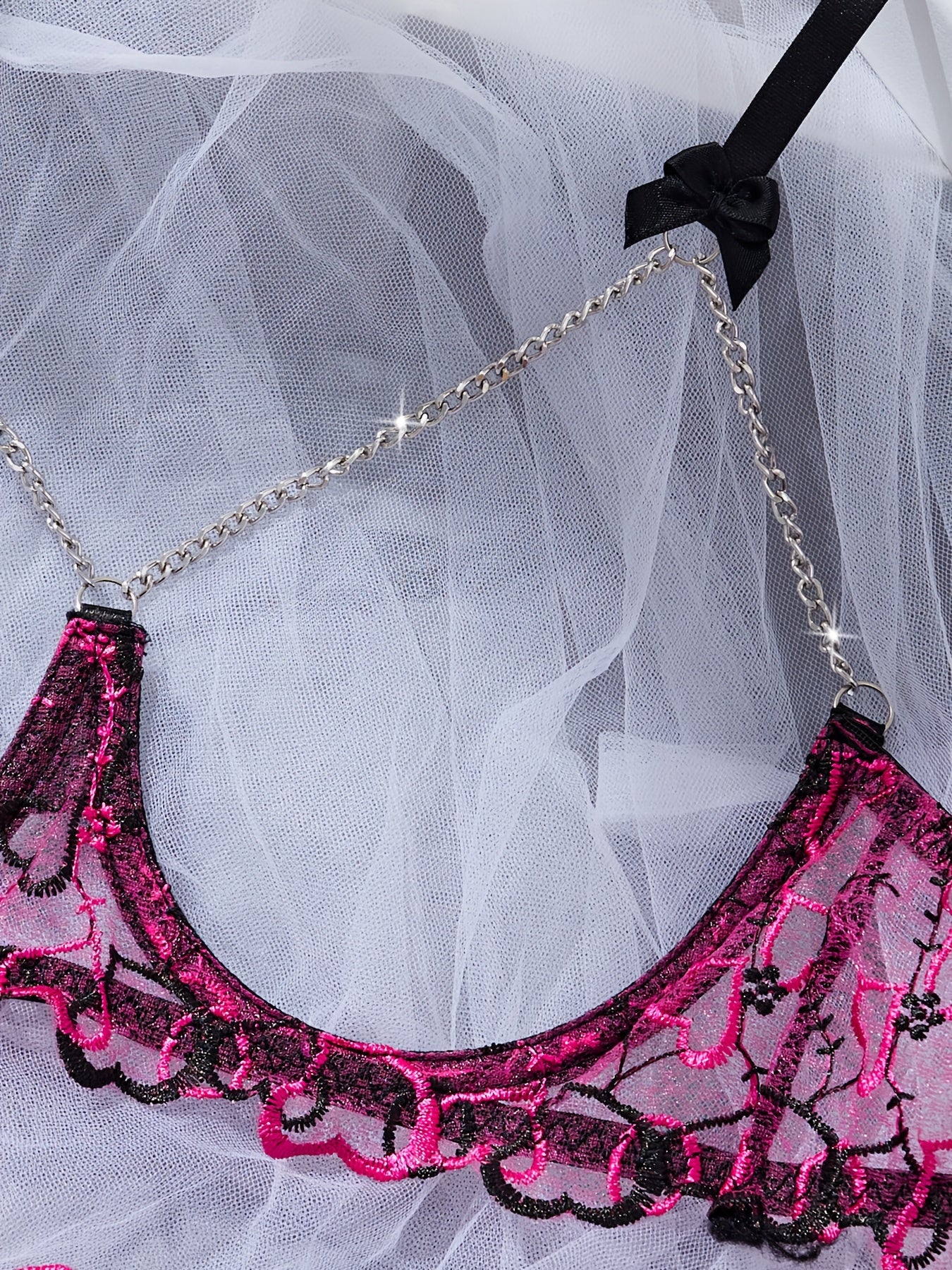 Комплект женского белья больших размеров из полиэстера и эластана с цветными блоками, вышивкой в виде сердца