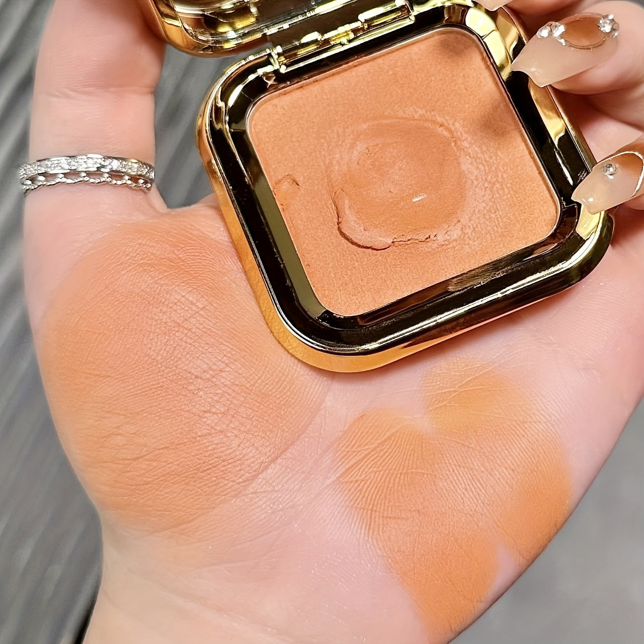 Women Waterproof Shimmering Matte Blush Palette with Natural Finish