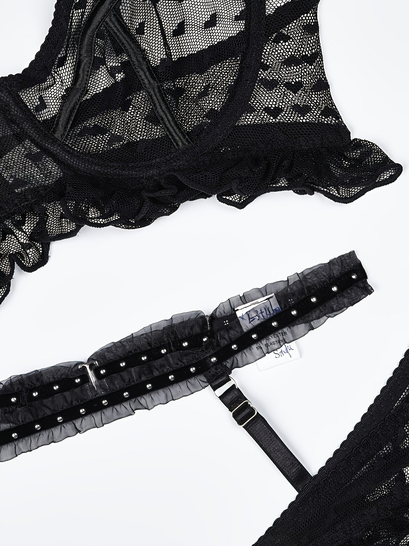 Sevgi tikuvlari va parchalar bilan bezatilgan zamonaviy brasset, xalqaro va chegara o'rtasidagi savdo uchun mukammal.