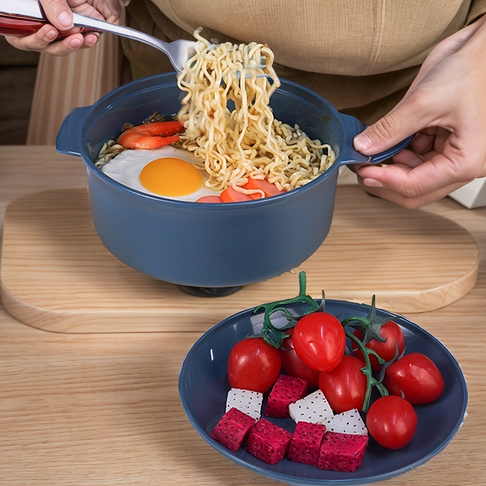 Non-Slip Microwave-Safe Salad Bowl with Lid for Grains and Pasta