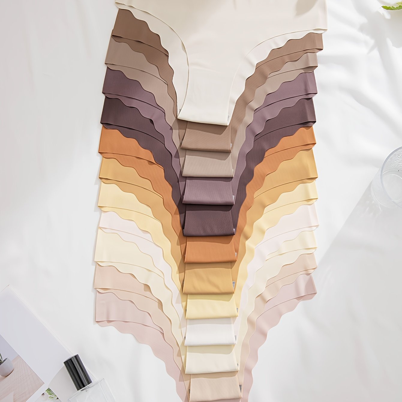 12 ta qirralari scallop shaklida bo'lgan past beldagi briflar, yumshoq va cho'ziluvchan, qulay kiyish uchun, ayollar uchun ichki kiyim va ichki kiyimlar