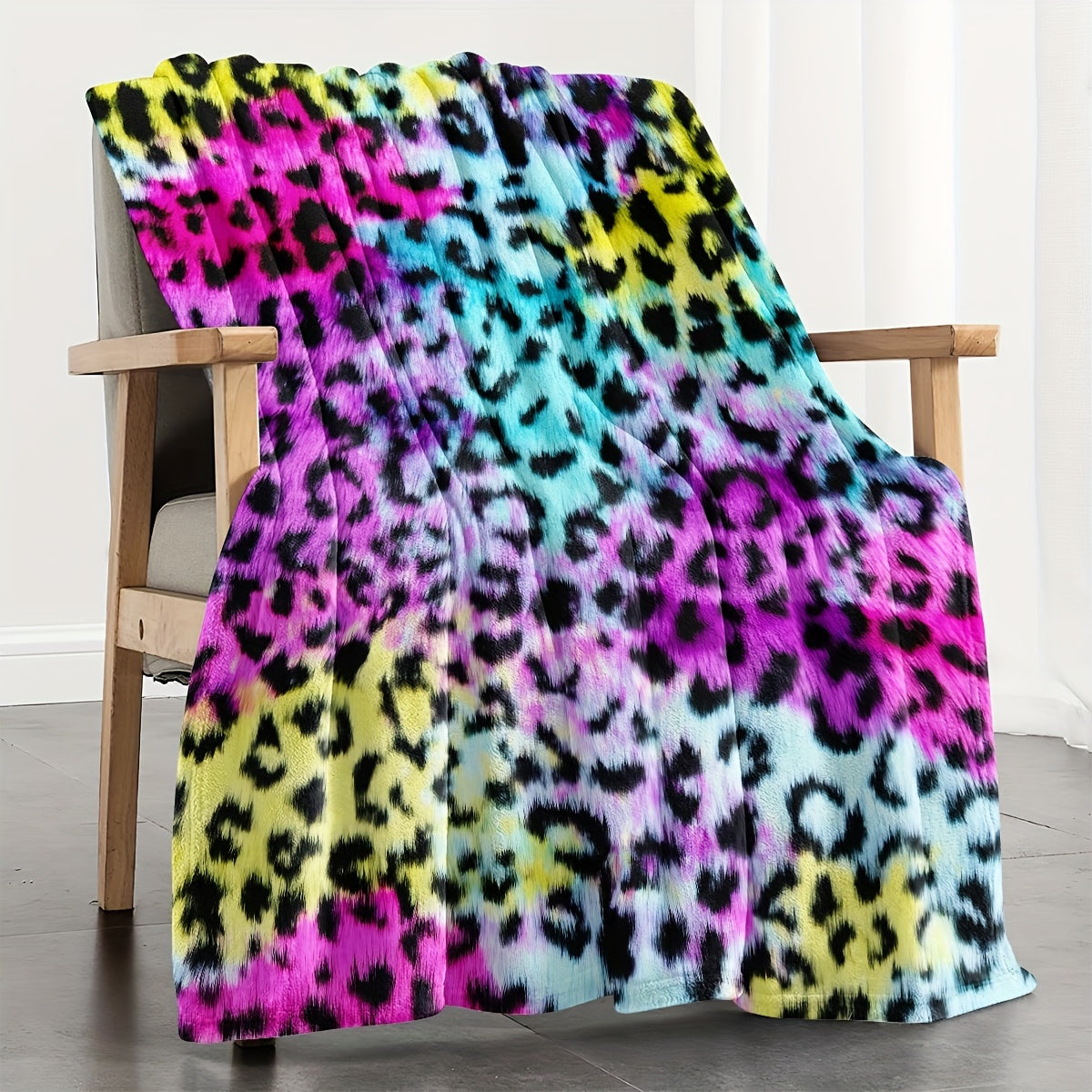 Rang-barang fleece yostiq bilan leopard bosimi va kamalak rangli tie-dye bilan yotoq, divan, kreslo uchun