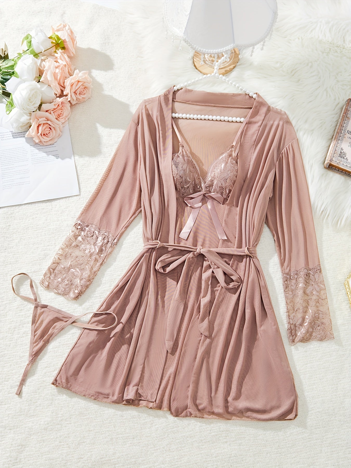 Ayollar uchun sexy dantel chemise tunika, polyester to'qima bilan bog'ich detali, bir xil rangda. 95% polyester va 5% elastan bilan qulay uyqu kiyimi.