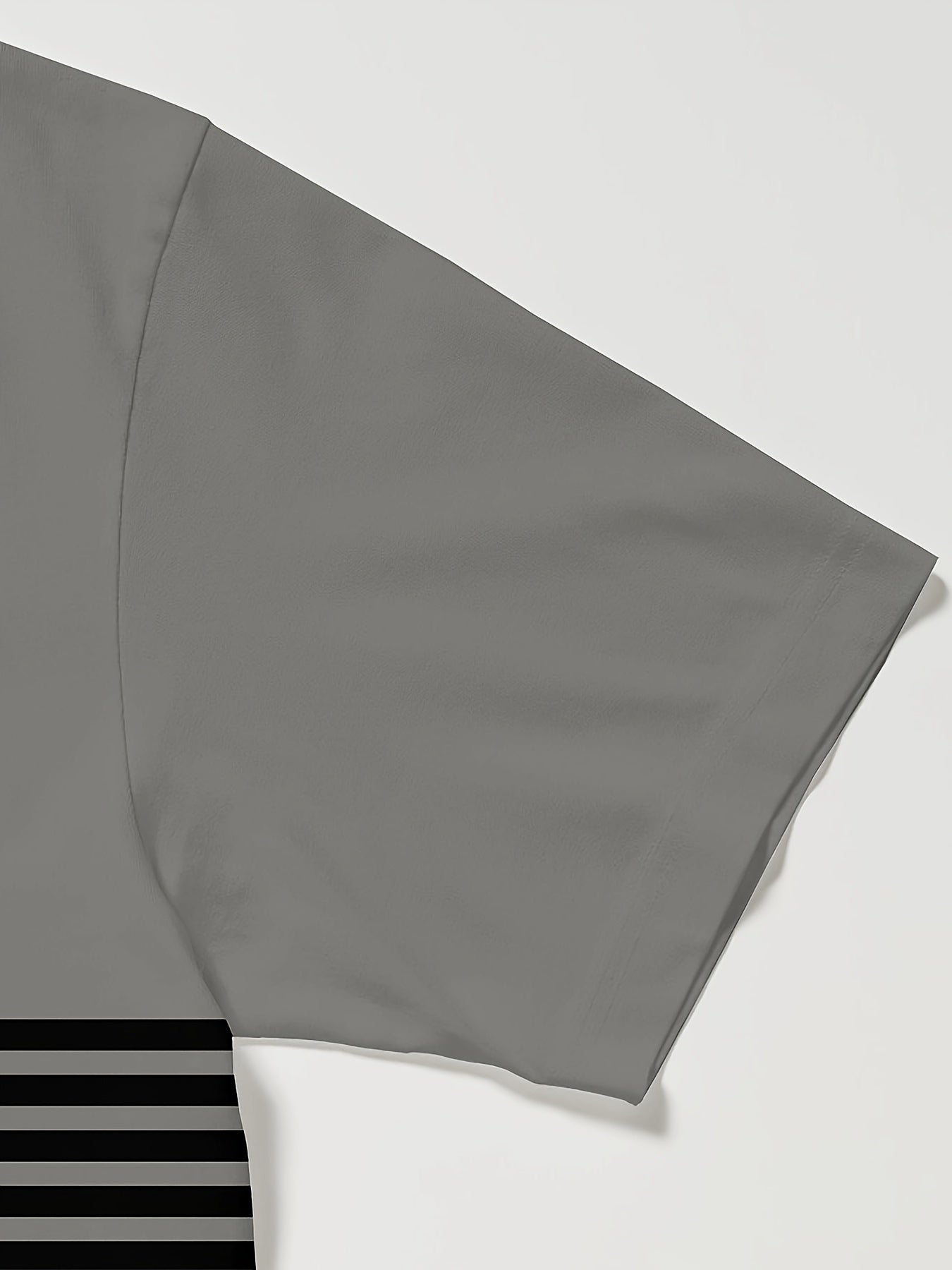 Men's Polyester Crew Neck T-Shirt with Geometric Stripe Pattern Casual Fit