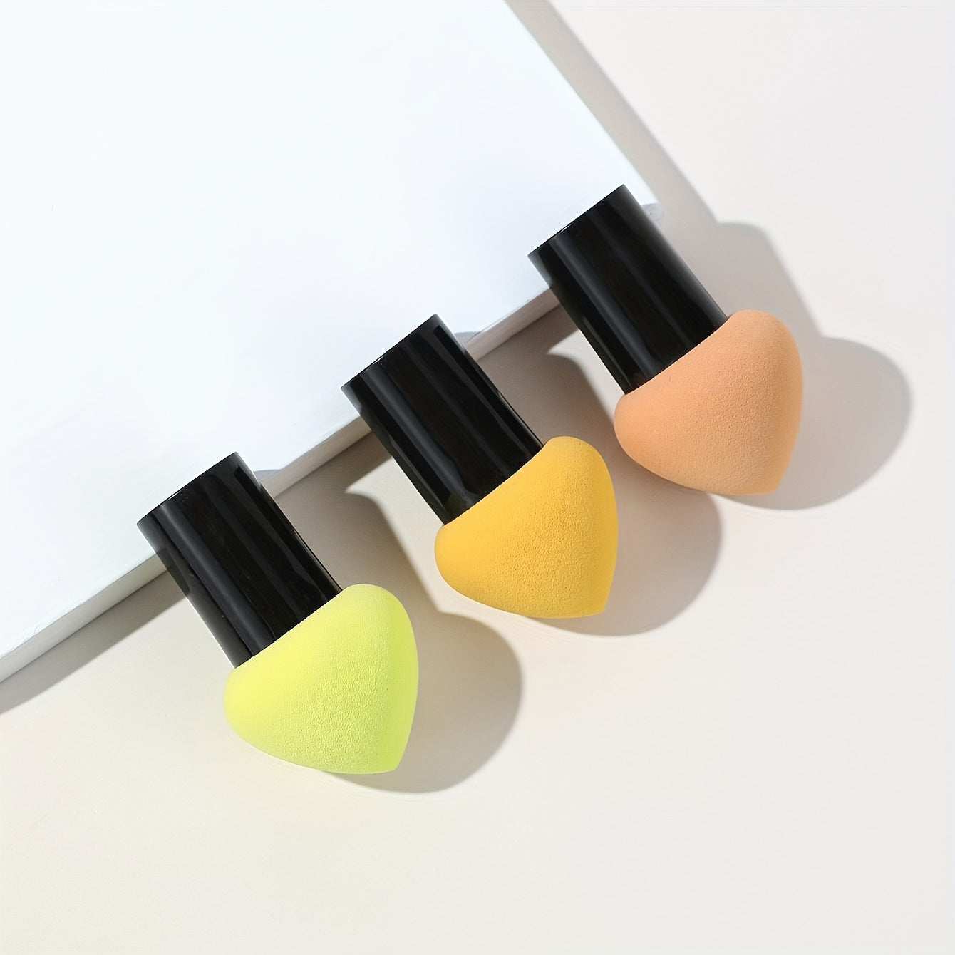 Uniseks latekssiz qo‘ziqorin makiyaj cho‘plami, go‘zallik pufli va tutqich bilan