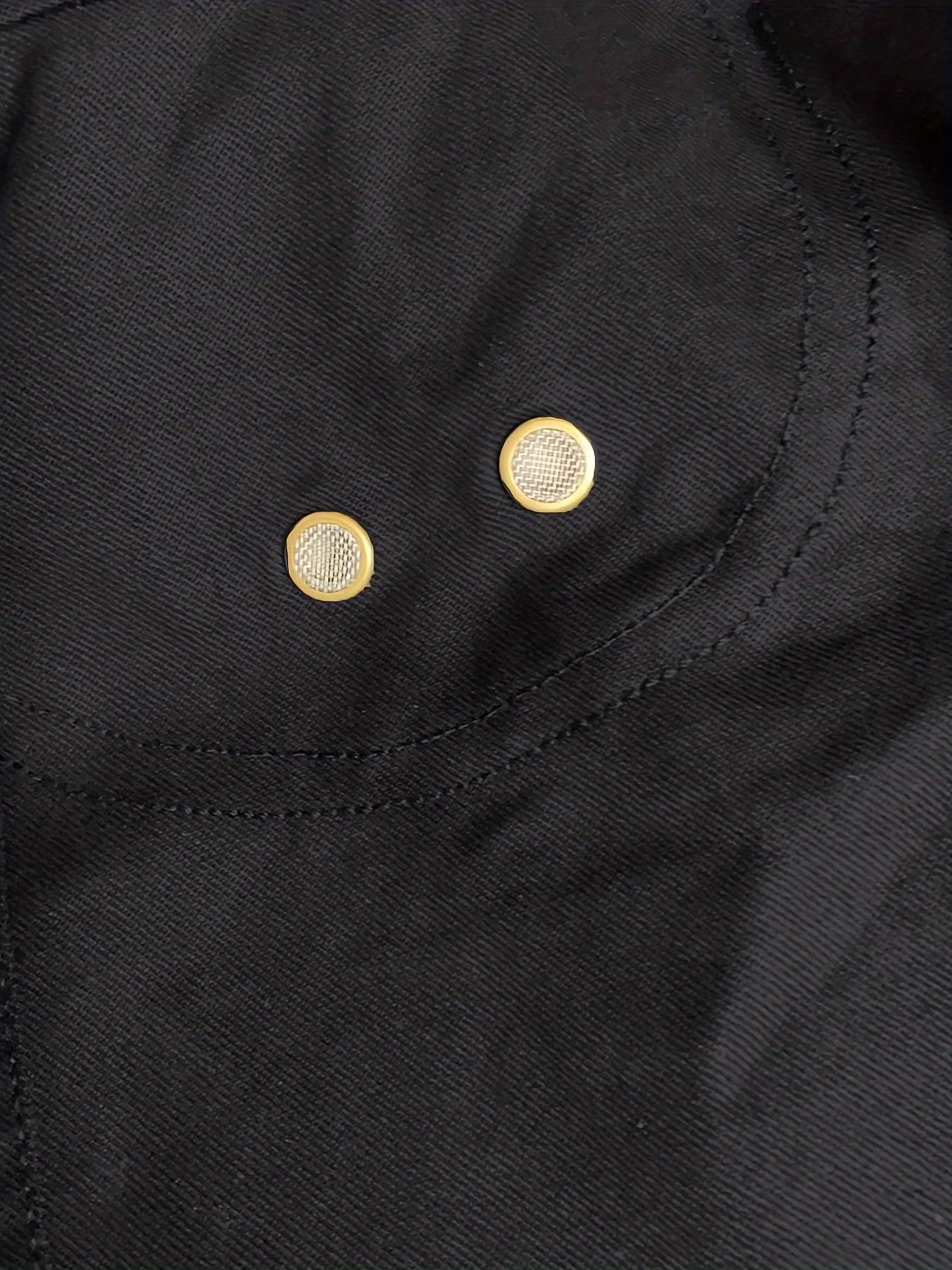 Erkaklar uchun tasodifiy paxta jakketi, yetuk uslubda, bir rangda, bitta tugmachali dizayn, notchli yaka, qo'ltiq ventilyatsiyasi, tugmachali yopish, cho'ntaklar va oddiy moslik.